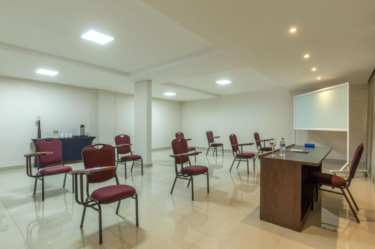 Sia Park Executive Hotel Candangolandia Экстерьер фото